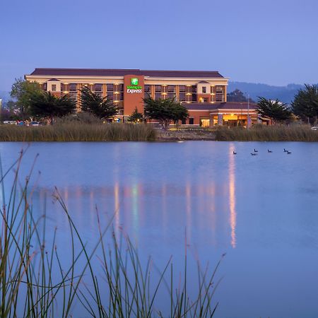 Holiday Inn Express At Monterey Bay By Ihg Seaside Exterior photo
