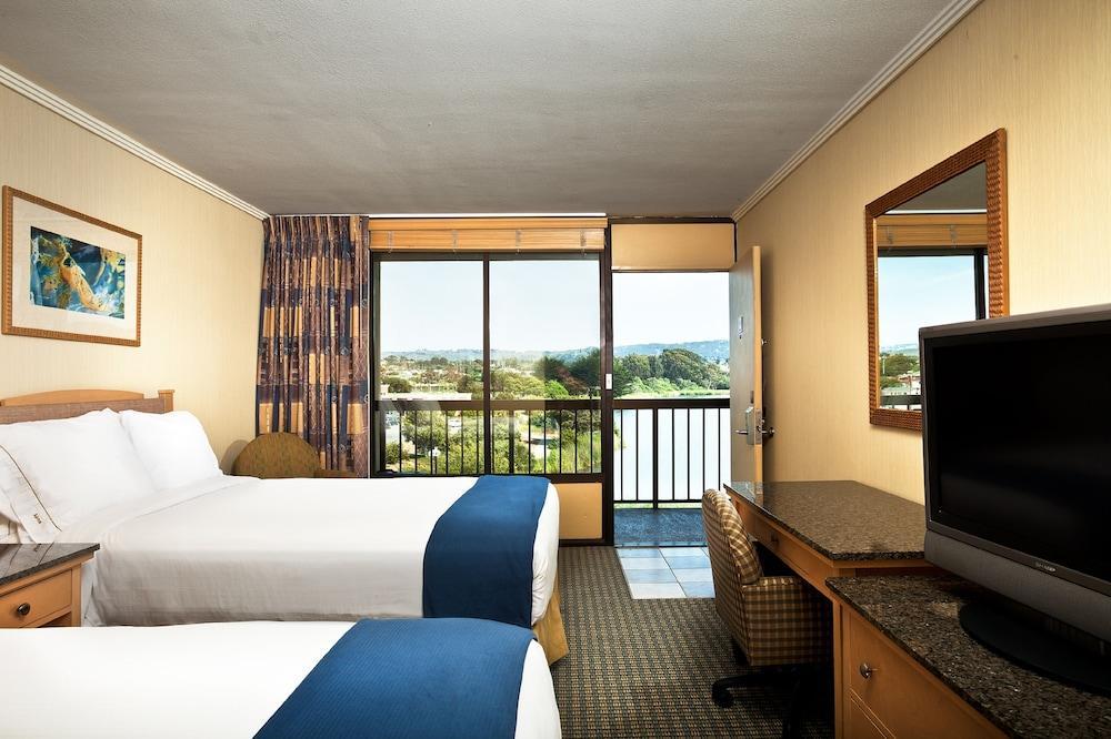 Holiday Inn Express At Monterey Bay By Ihg Seaside Exterior photo
