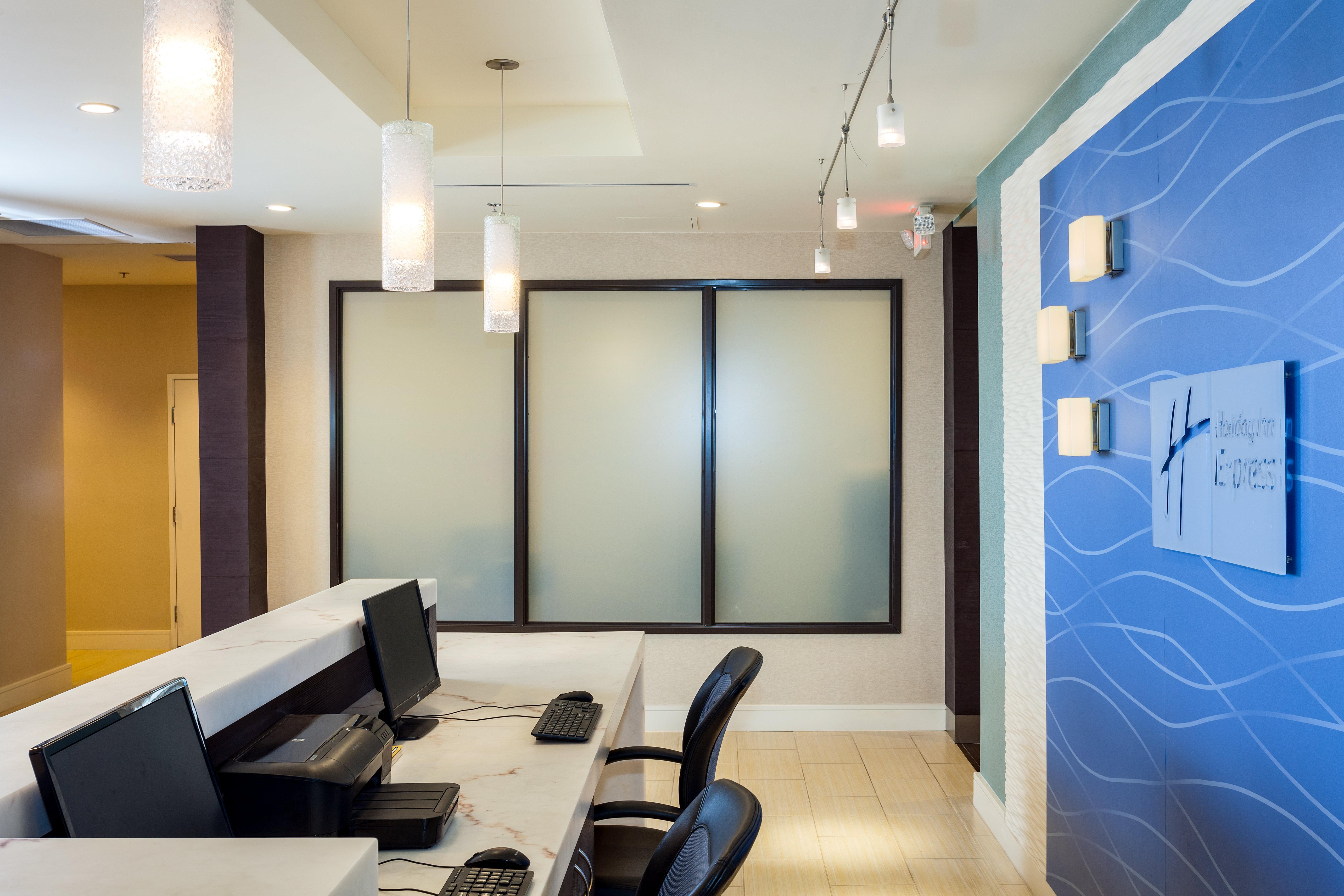 Holiday Inn Express At Monterey Bay By Ihg Seaside Exterior photo
