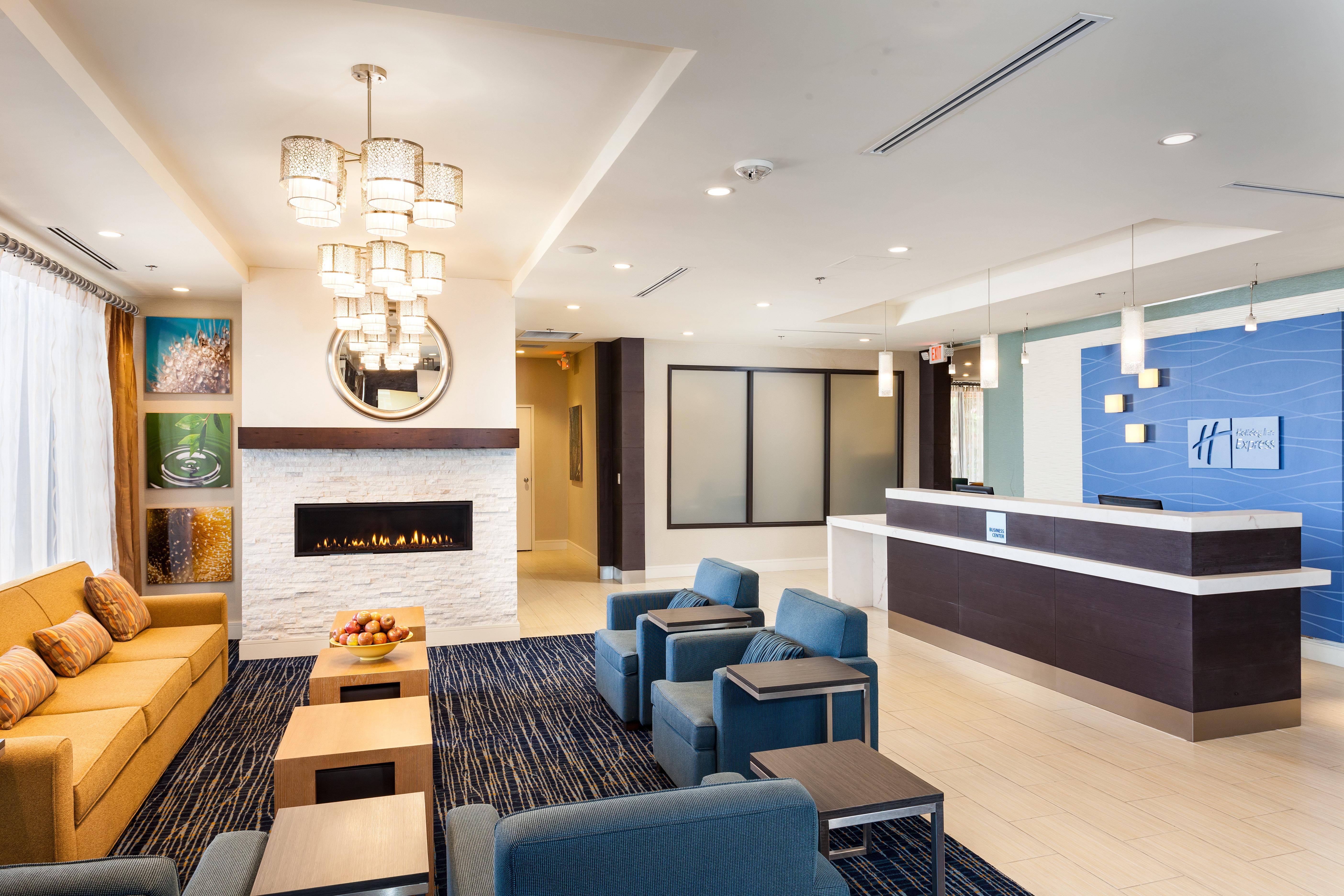 Holiday Inn Express At Monterey Bay By Ihg Seaside Exterior photo