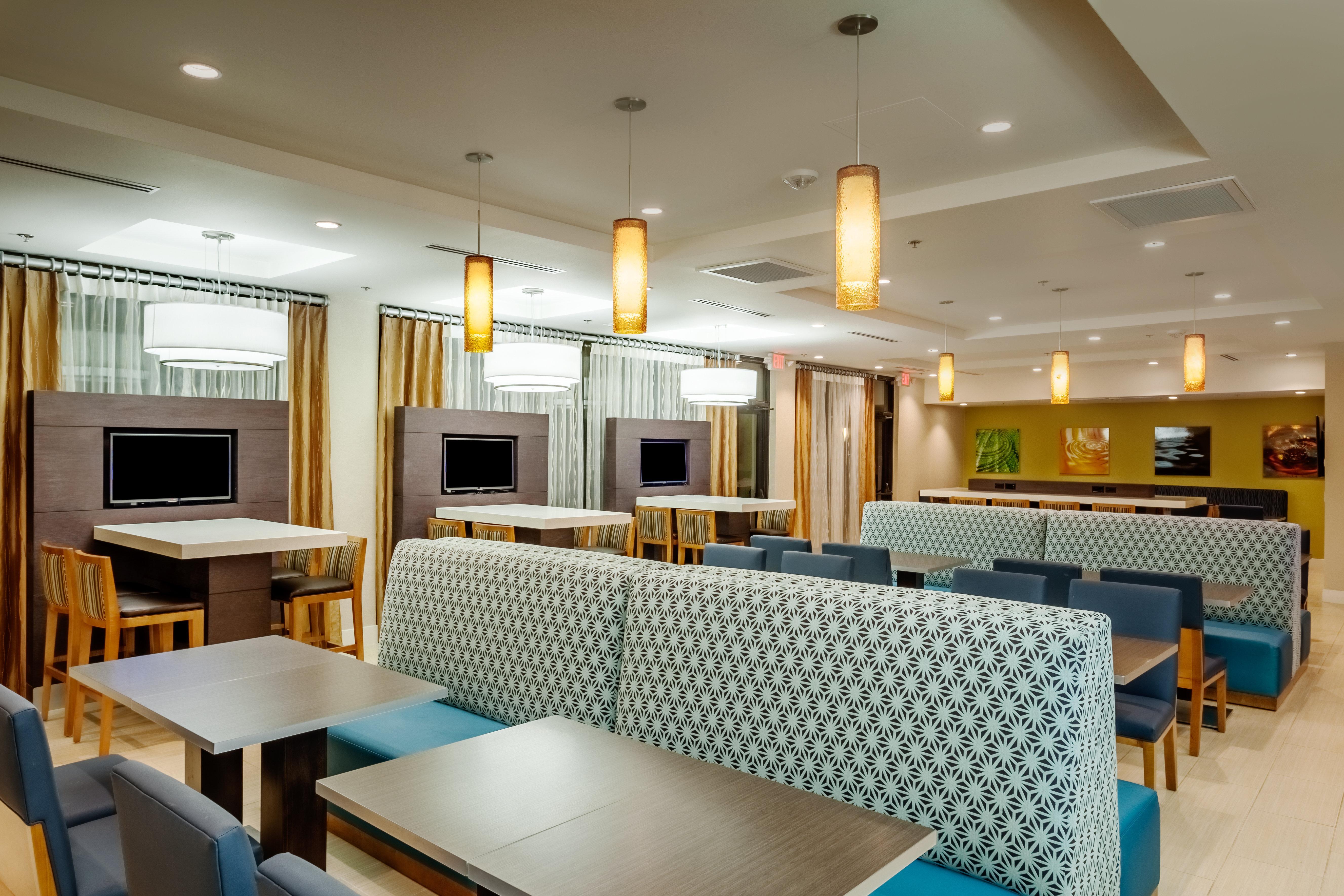 Holiday Inn Express At Monterey Bay By Ihg Seaside Exterior photo