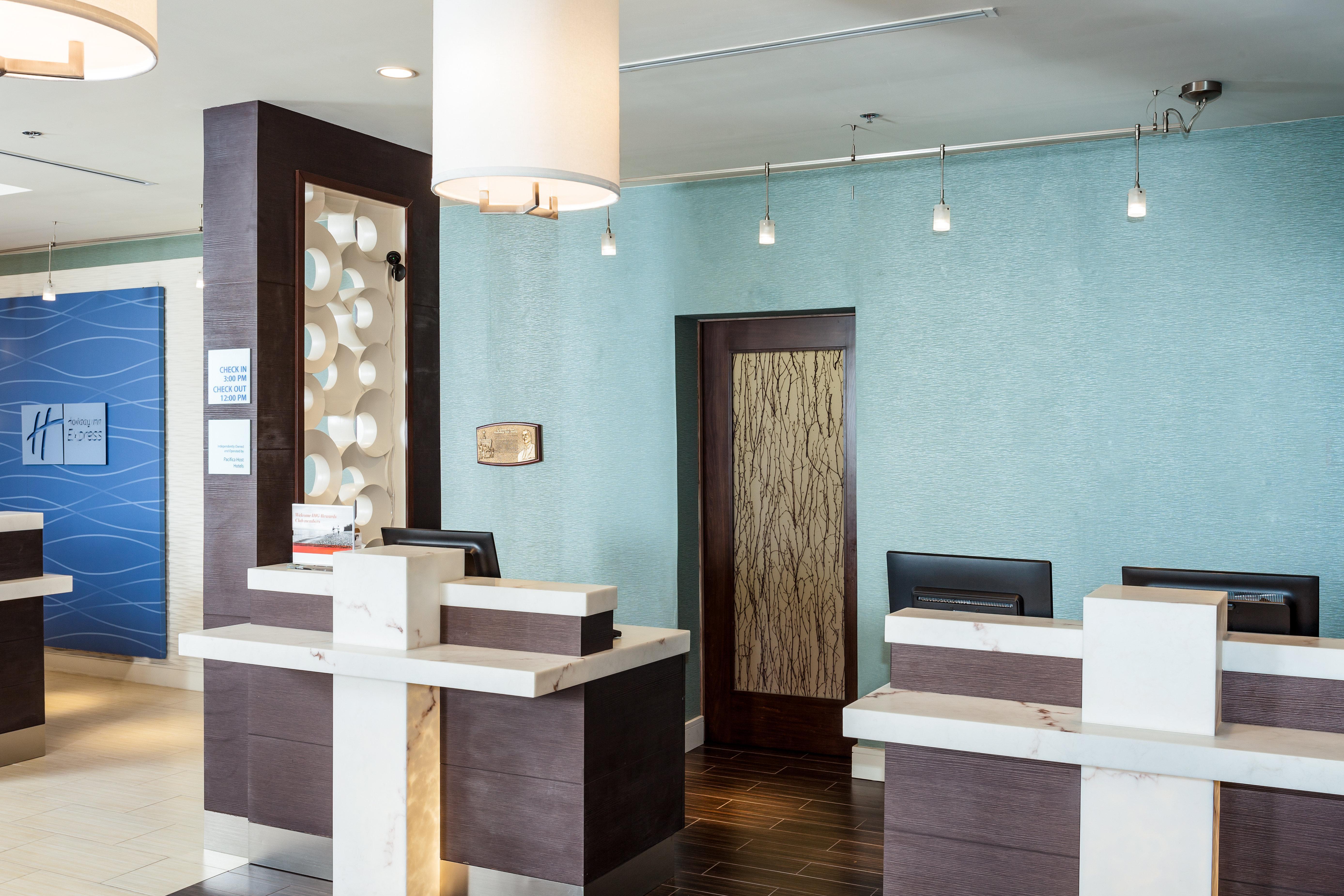 Holiday Inn Express At Monterey Bay By Ihg Seaside Exterior photo
